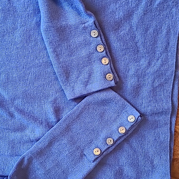 🔥clearance🔥 Banana Republic 100% Merino Wool Sweater with button cuffs - Picture 5 of 10